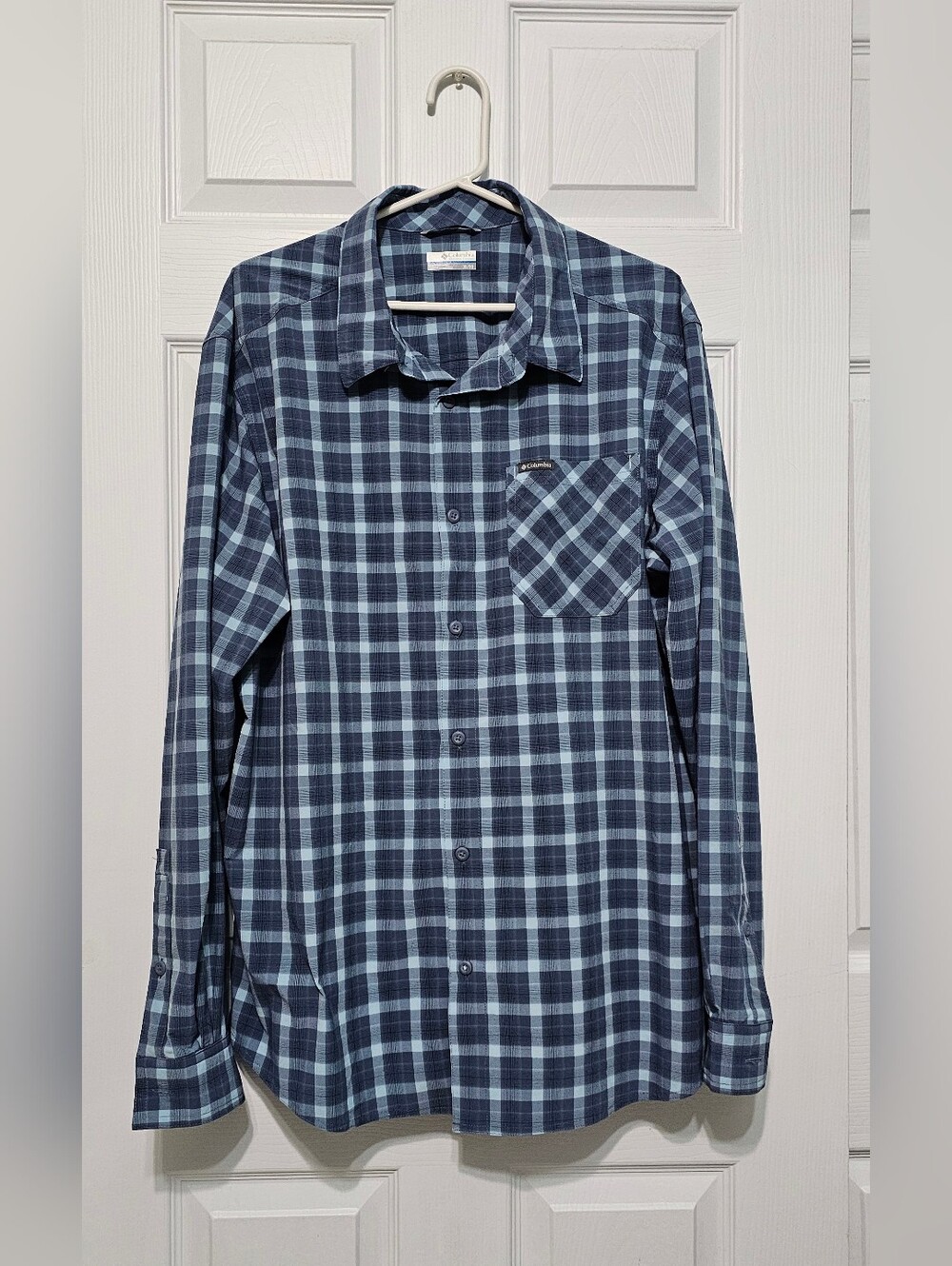 Columbia Men’s Navy and Light Blue Plaid Button-Down Shirt NWOT